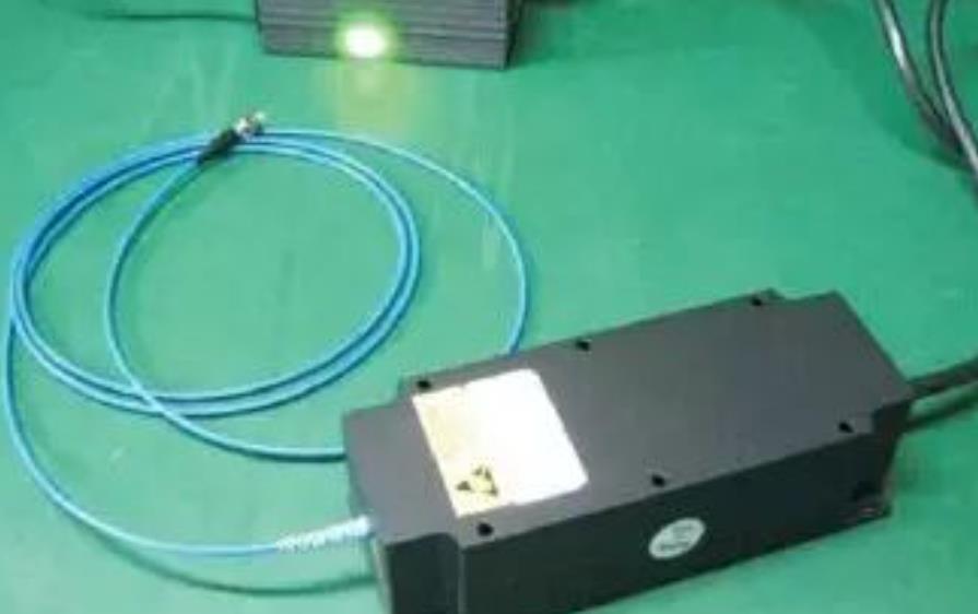 黄绿光激光器